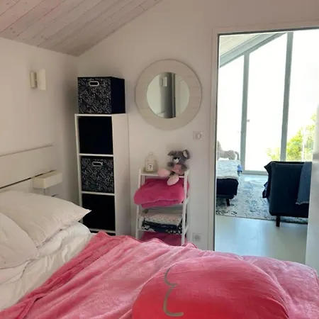 Villa Neuve En Front De Jean Michele Fouras